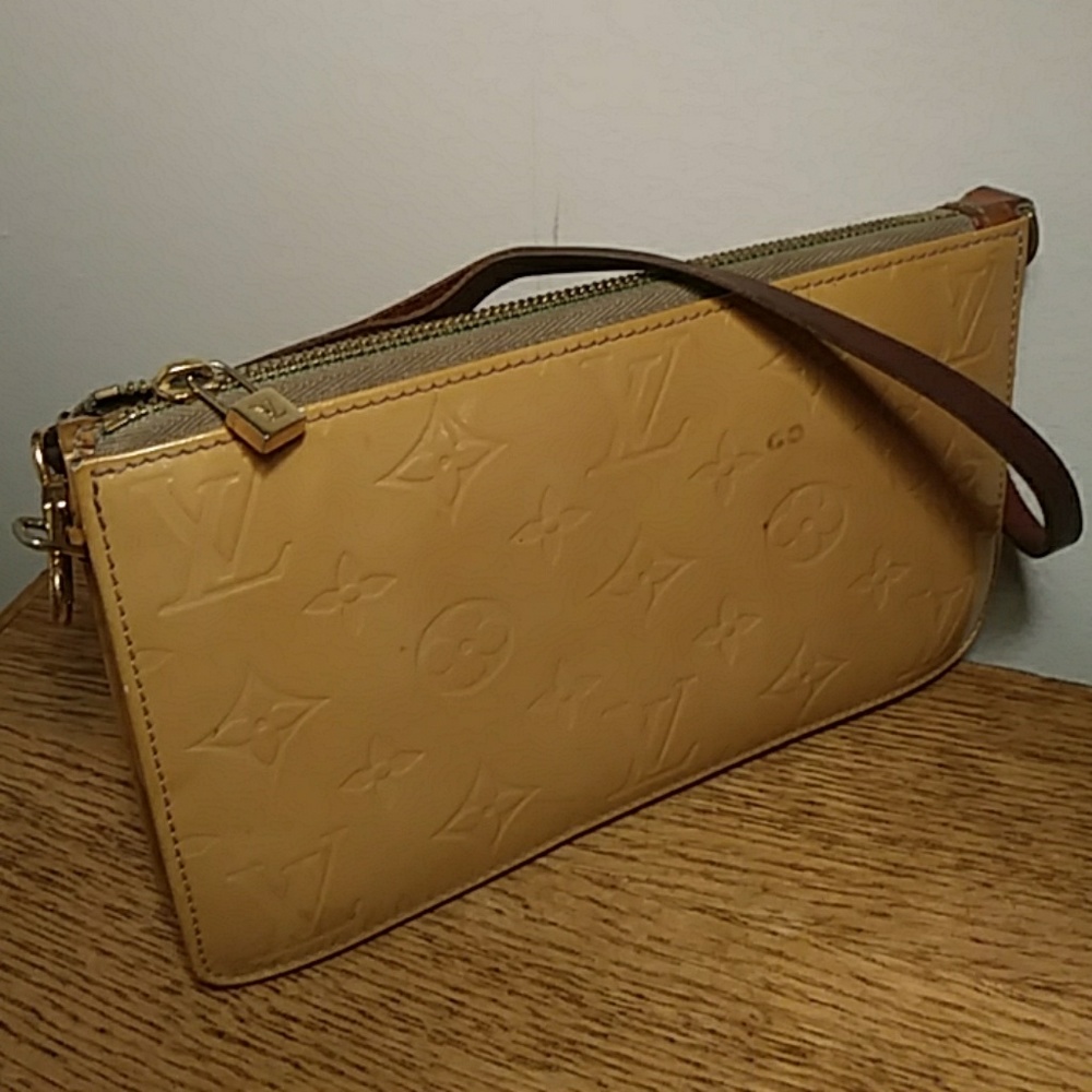 LOUIS VUITON pochette